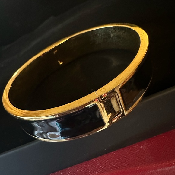 Tory Burch ❤️ Black Golden Kira Logo Bangle Bracelet - Picture 6 of 8